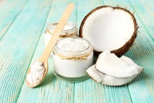 Почему кокосовое масло – идеальный вариант для эротического массажа