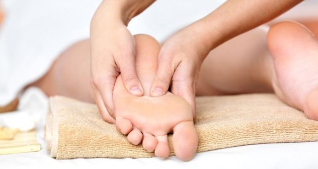 Как научиться делать массаж ног